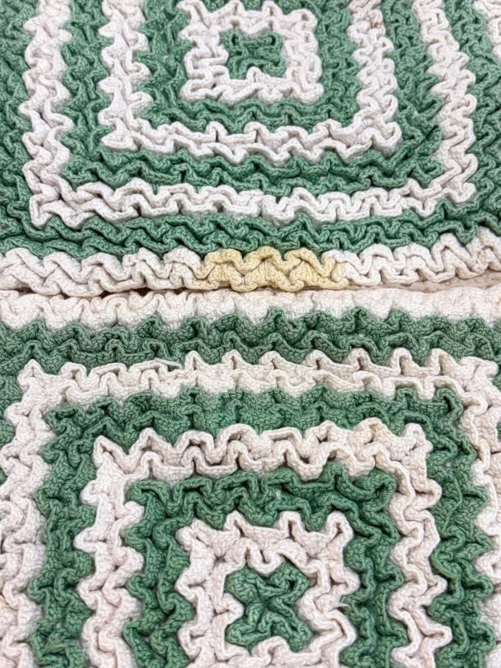 Vintage Handmade Crochet Wiggle Stitch Potholders Green White Retro Hot Pads Set